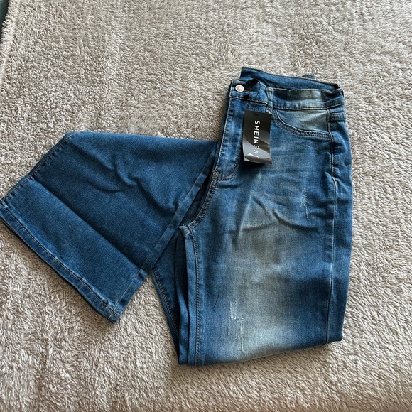 NWT SHEIN SXY High Waist Ripped Flared Leg Jeans - Picture 3 of 3